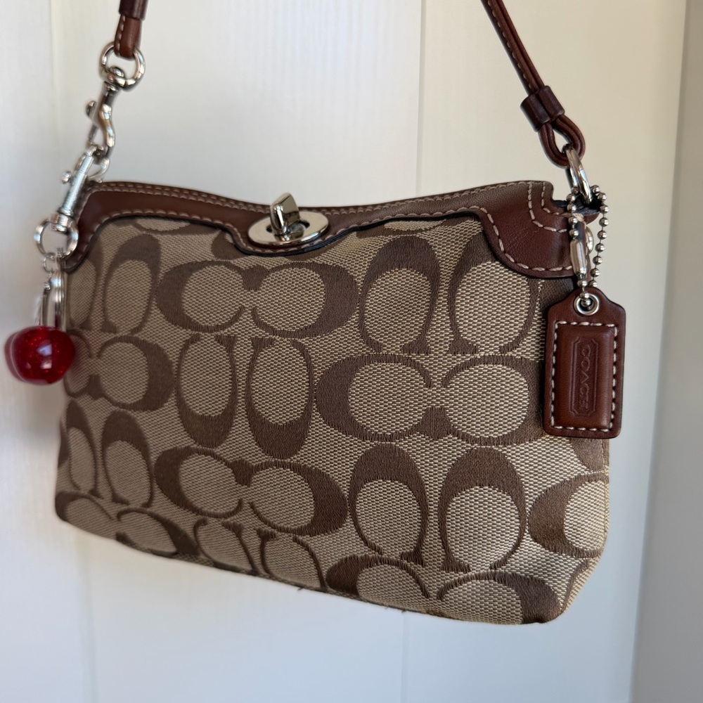 Coach Y2K Signature C's Turnlock in Pink Wristlet
Pouch - Picture 4 of 10